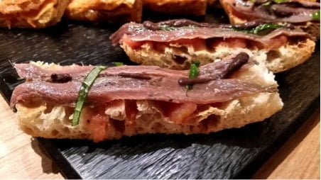 Ruta camper van por Cantabria donde puedes degustar las magnificas anchoas de Santoña.